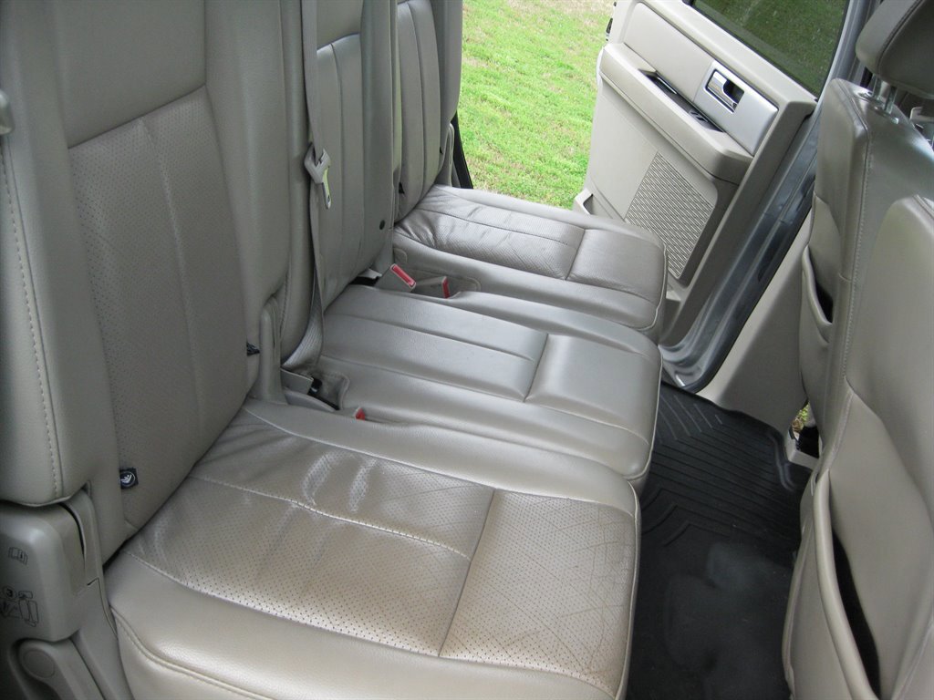 Used 2013 Ford Expedition Limited RWD image 32