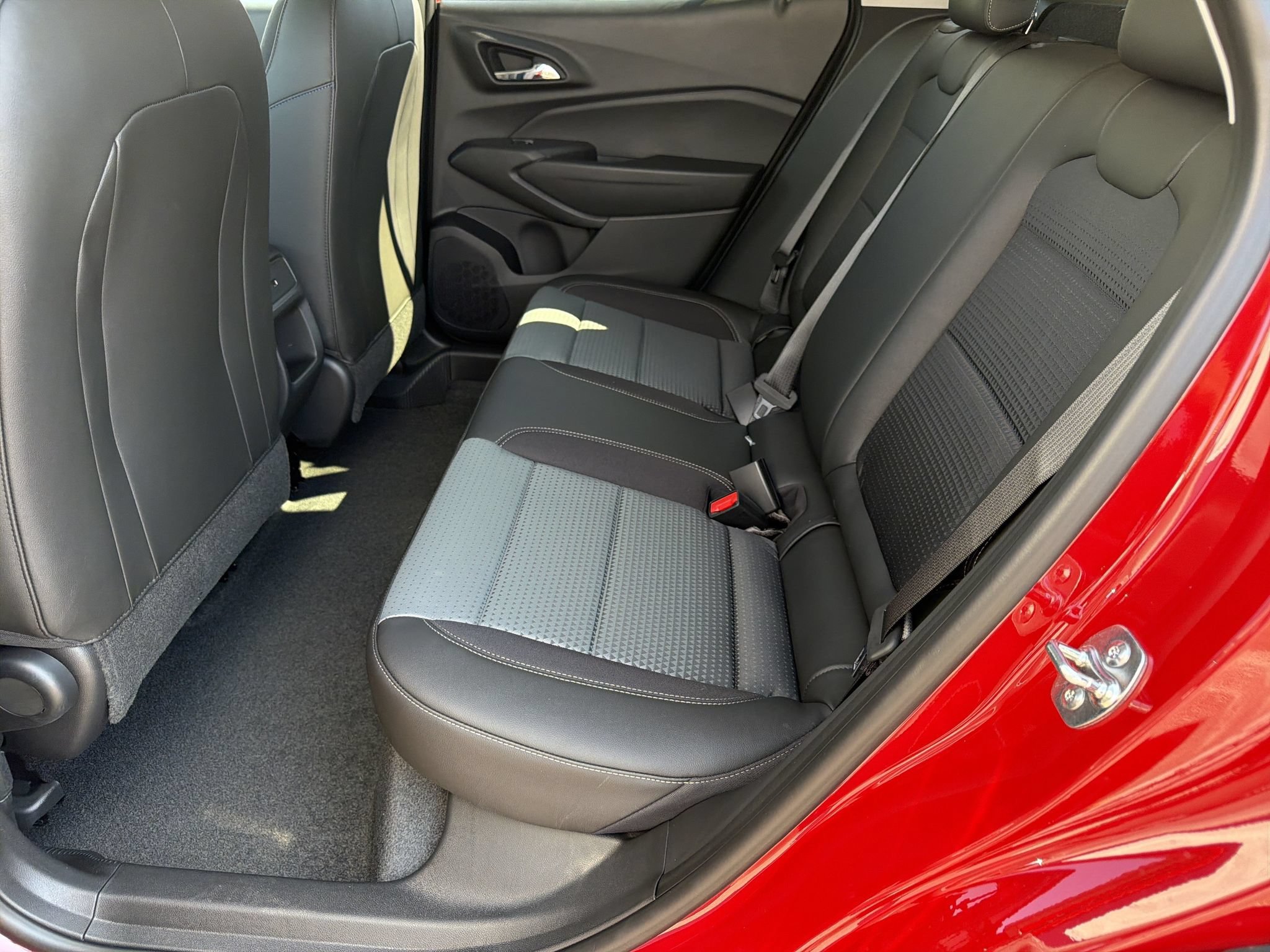 New 2026 Chevrolet Trax LT w/ Sunroof Package FWD image 26