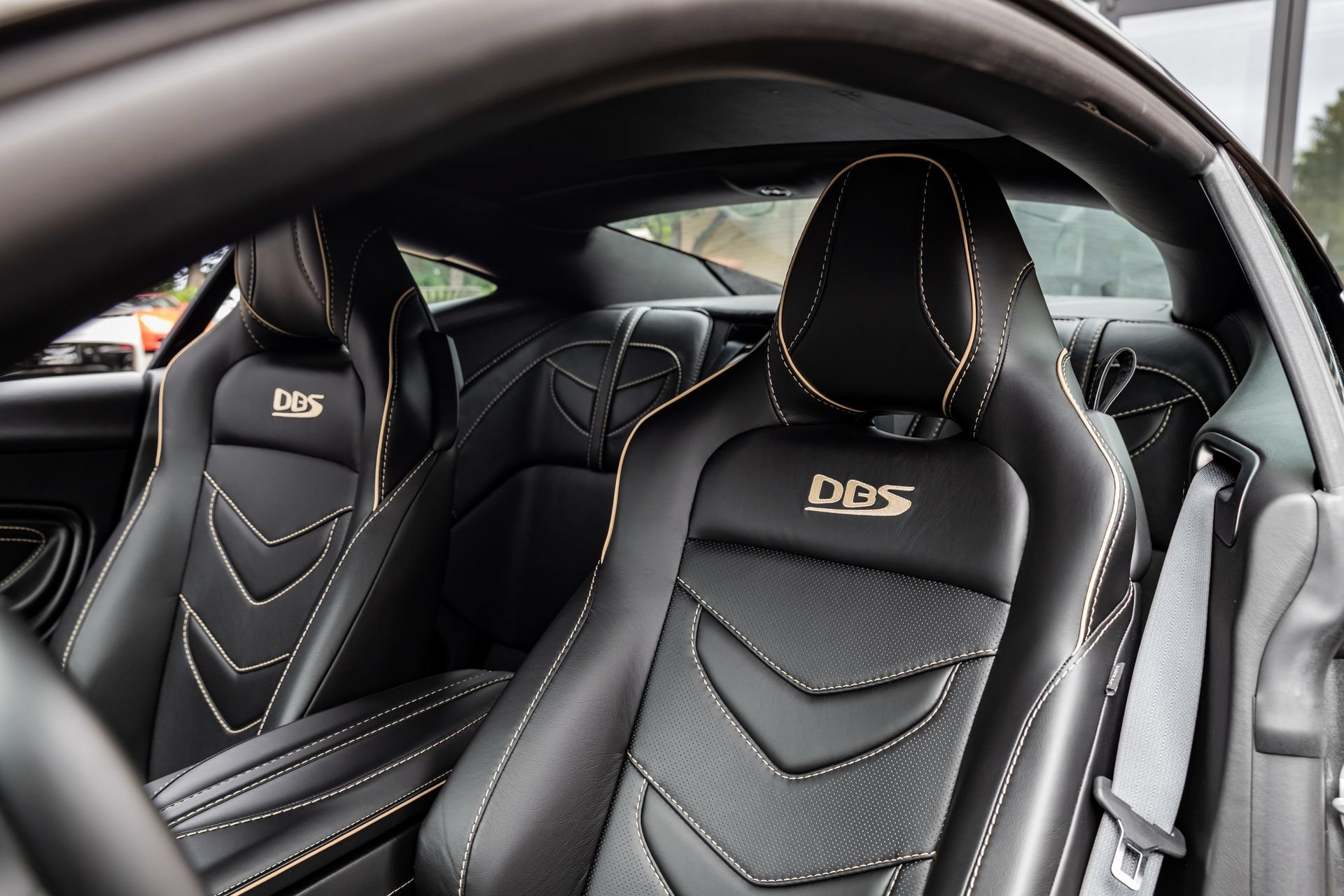 Used 2019 Aston Martin DBS Superleggera RWD image 13