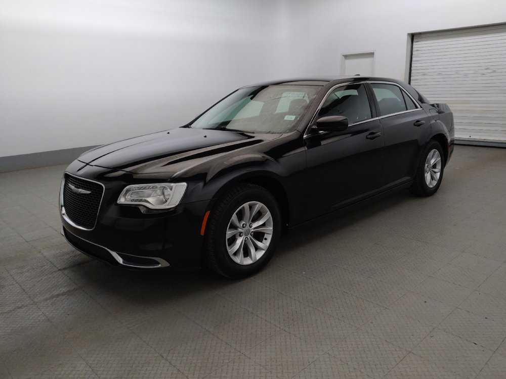 Used 2016 Chrysler 300 Limited RWD image 2