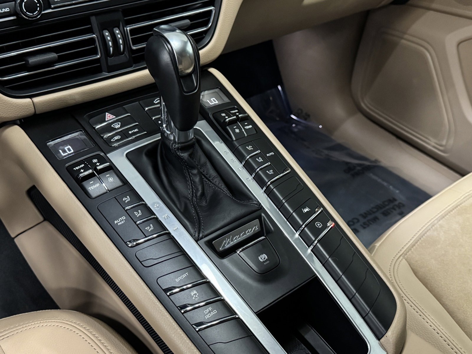 Used 2019 Porsche Macan Base image 30