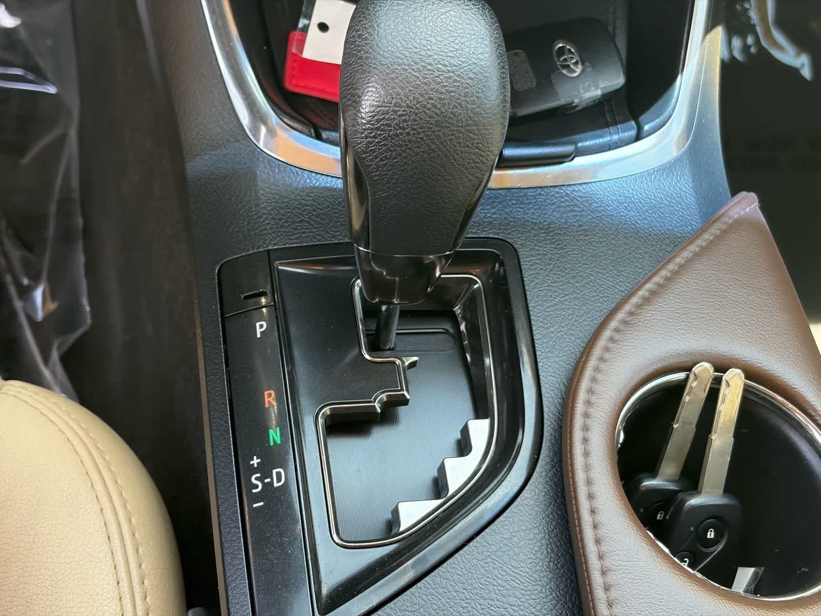 Used 2013 Toyota Avalon XLE Premium FWD image 23