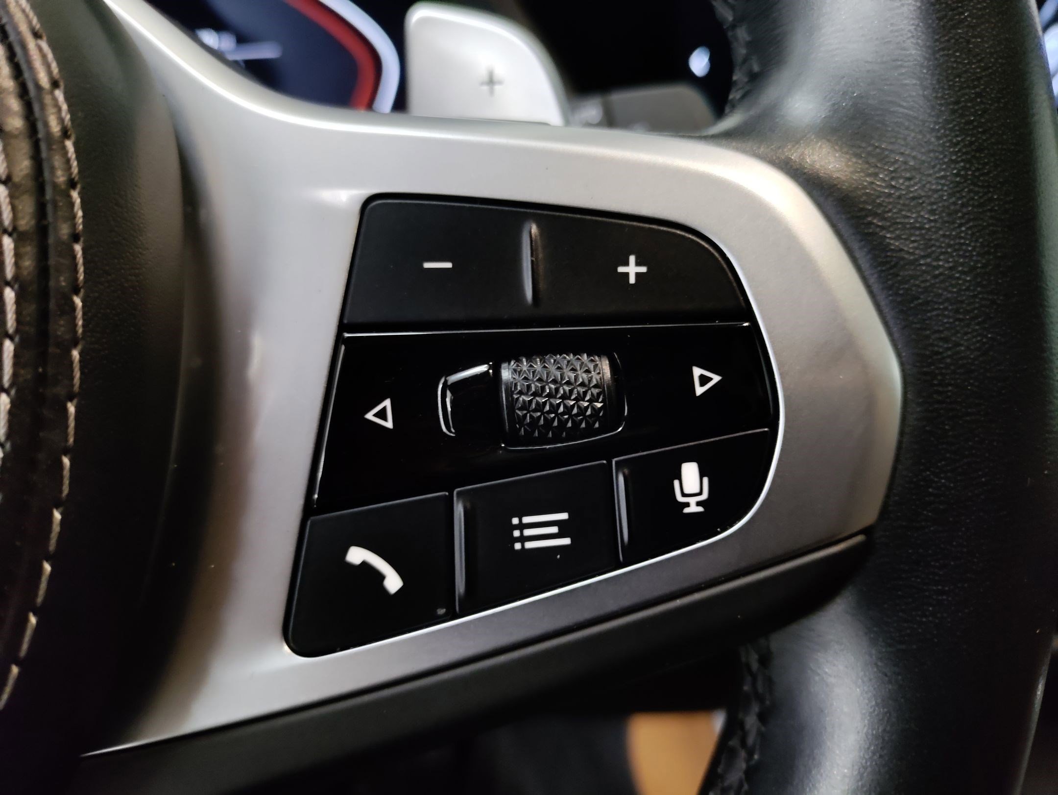 Certified 2023 BMW X5 M50i w/ Executive Package image 18