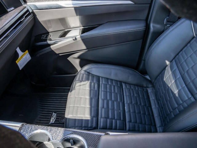 Used 2026 Cadillac Escalade V AWD/4WD image 21