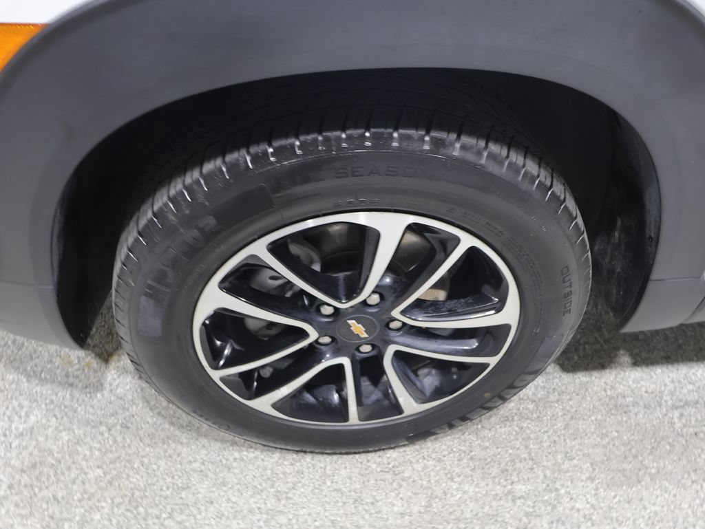 Used 2025 Chevrolet TrailBlazer LT AWD/4WD image 9
