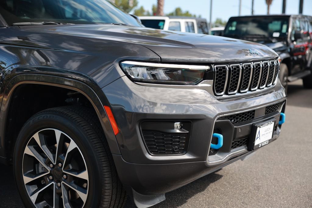 Used 2023 Jeep Grand Cherokee Overland w/ Luxury Tech Group IV AWD/4WD image 7