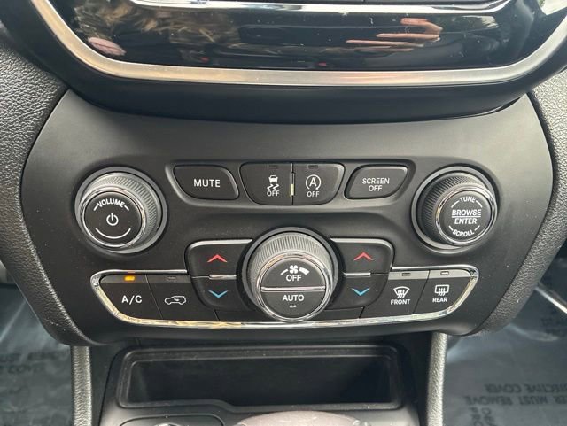 Used 2019 Jeep Cherokee Limited AWD/4WD image 22