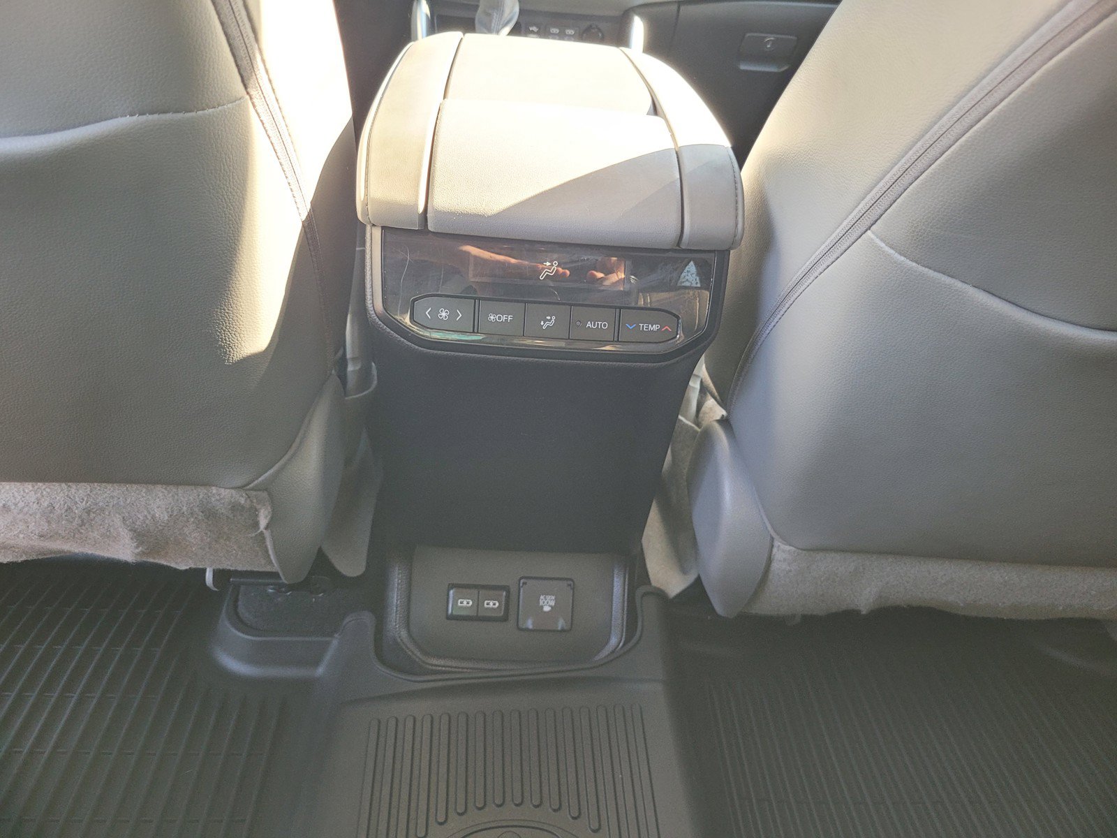 Used 2022 Toyota Highlander Limited AWD/4WD image 14