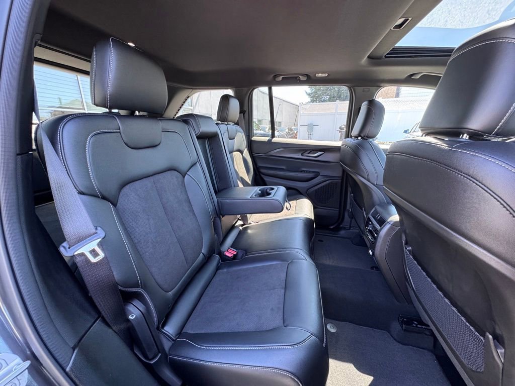 Used 2024 Jeep Grand Cherokee Altitude image 21