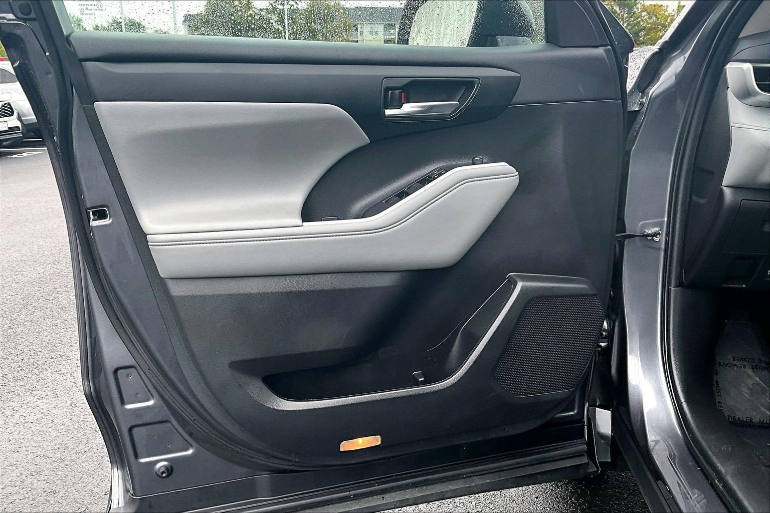Used 2023 Toyota Highlander XLE AWD/4WD image 22