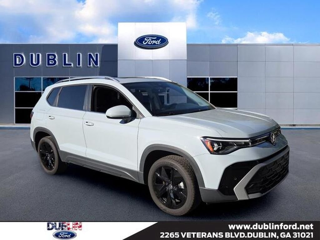Used 2025 Volkswagen Taos SE FWD image 1
