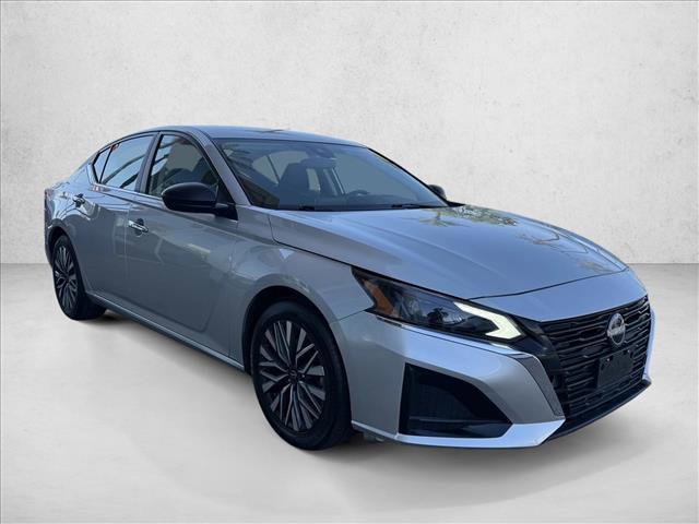 Used 2024 Nissan Altima 2.5 SV FWD image 3