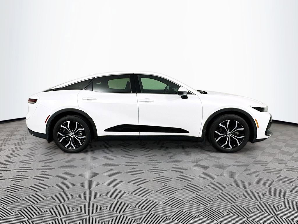 Used 2023 Toyota Crown XLE image 4