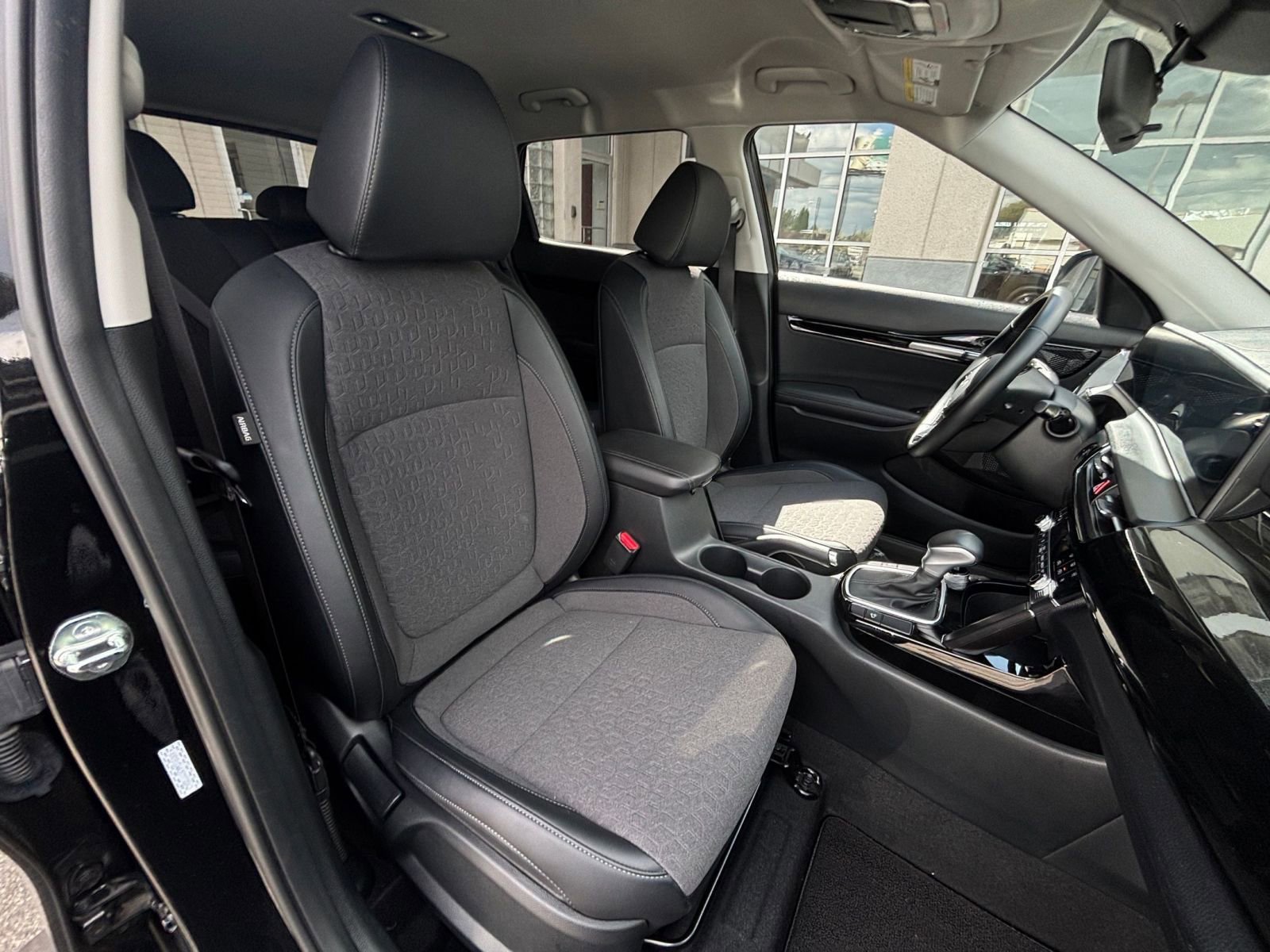 Used 2025 Kia Seltos S FWD image 39