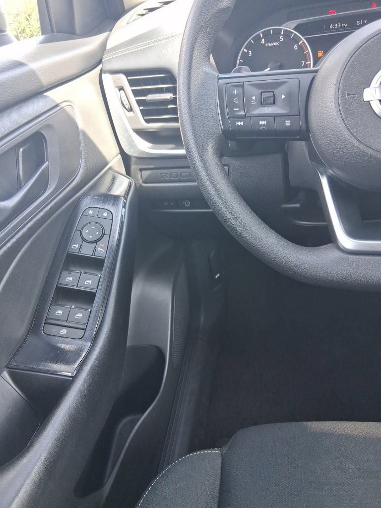 Used 2024 Nissan Rogue S AWD/4WD image 10