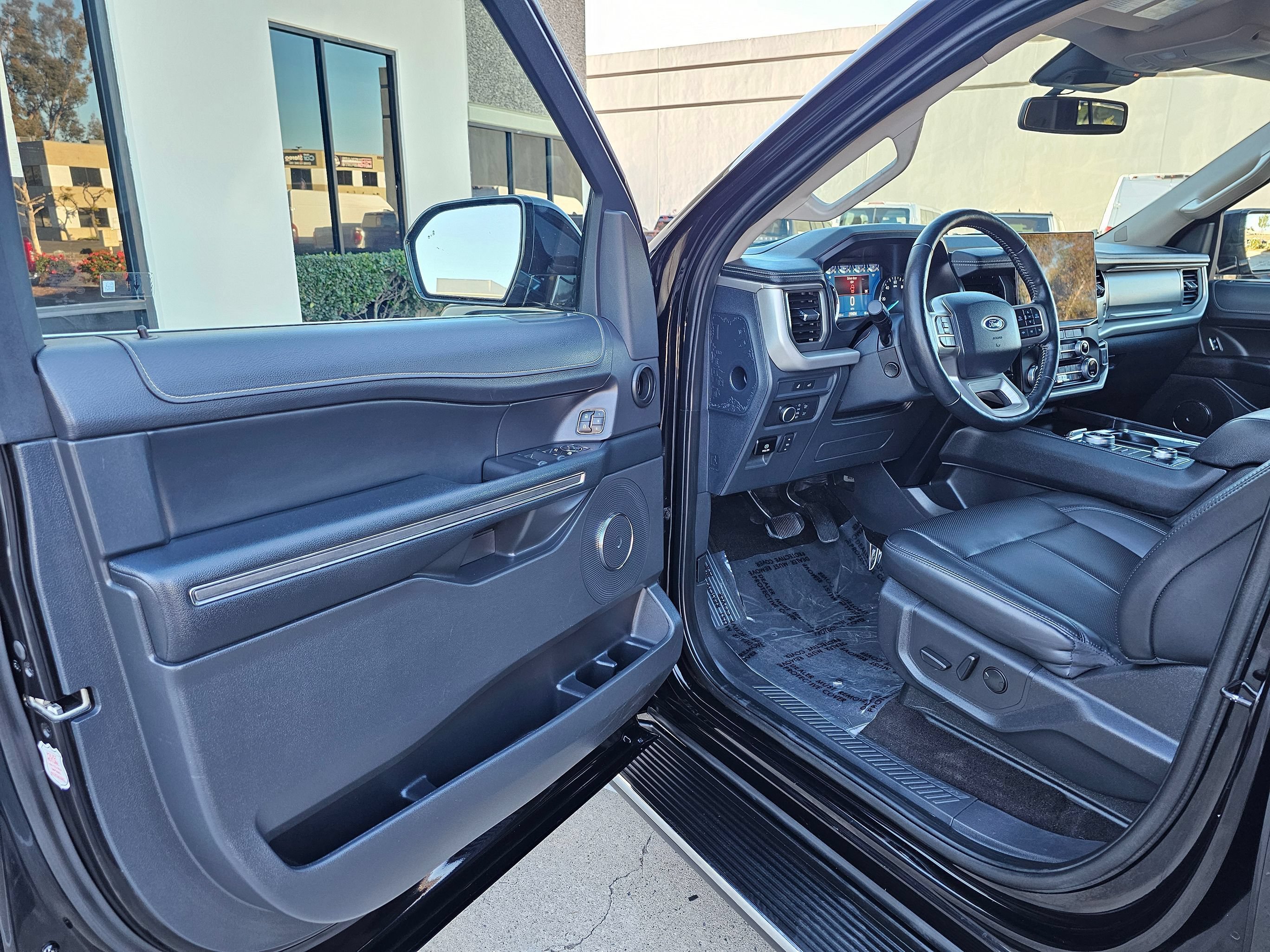 Used 2022 Ford Expedition XLT image 15