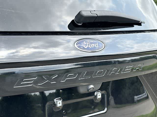 Used 2023 Ford Explorer XLT w/ Equipment Group 202A AWD/4WD image 28