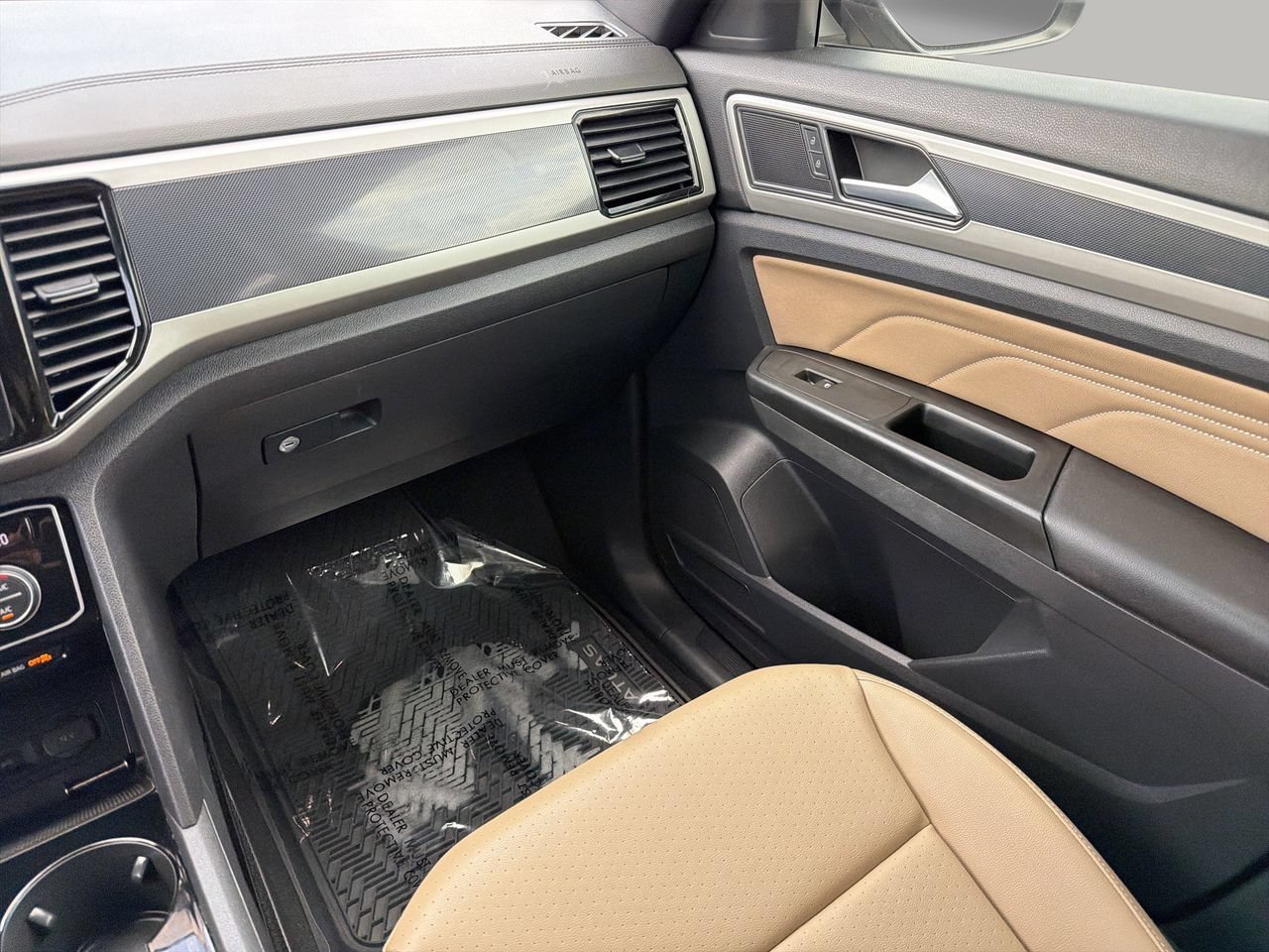 Used 2020 Volkswagen Atlas Cross Sport SEL FWD image 16