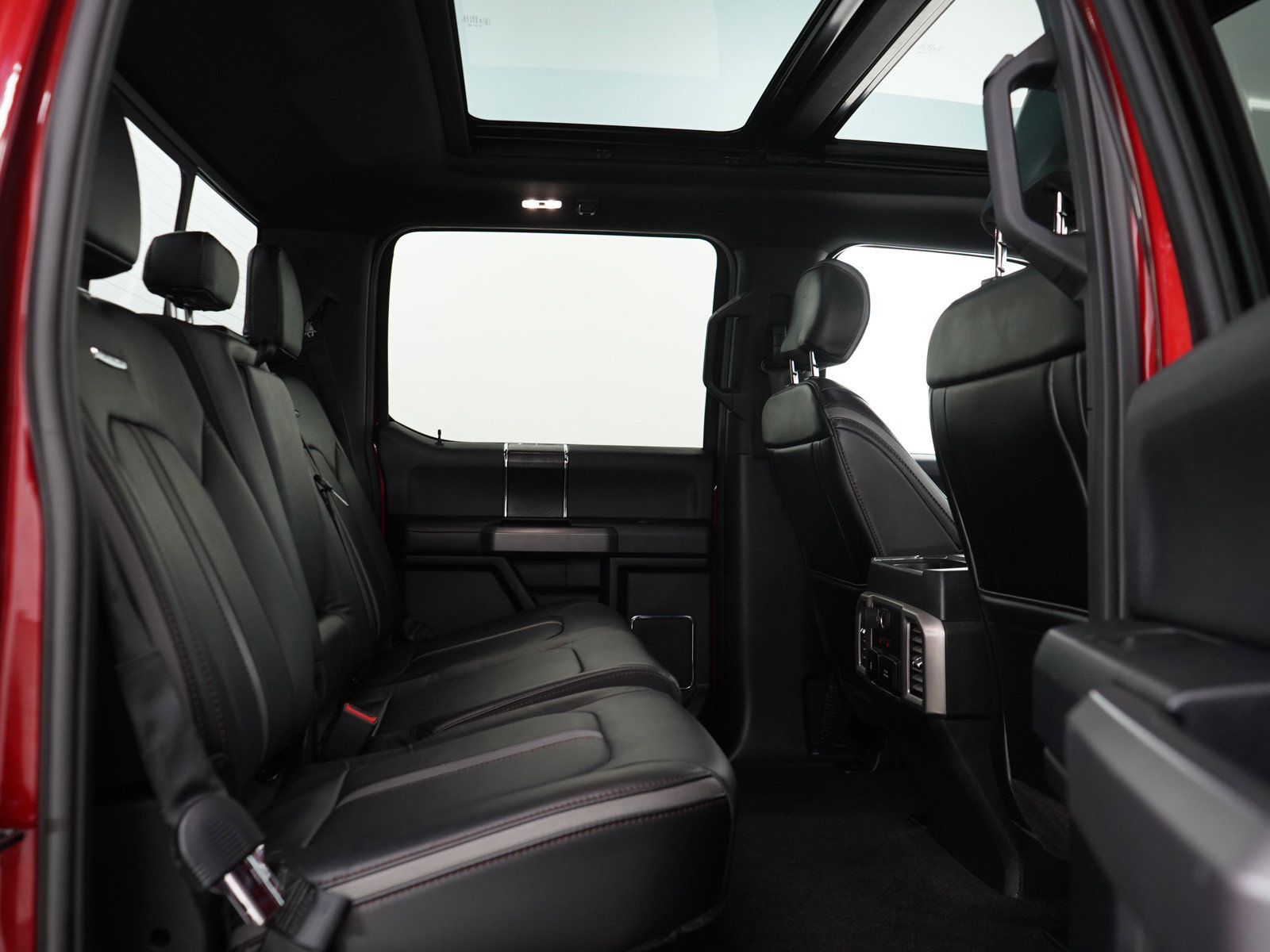 Used 2018 Ford F150 Platinum w/ Equipment Group 701A Luxury AWD/4WD image 12