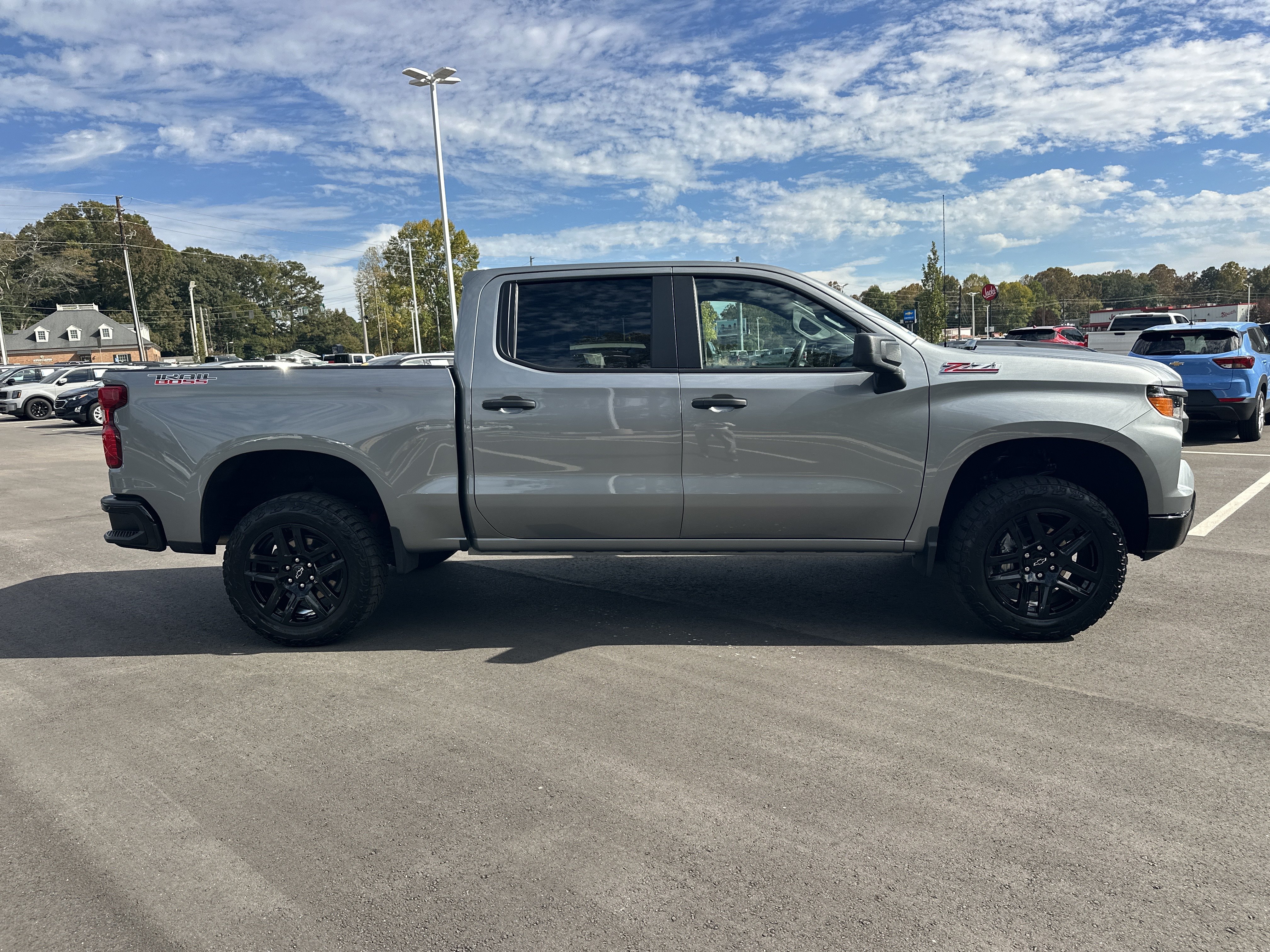 Used 2025 Chevrolet Silverado 1500 Custom Trail Boss AWD/4WD image 8