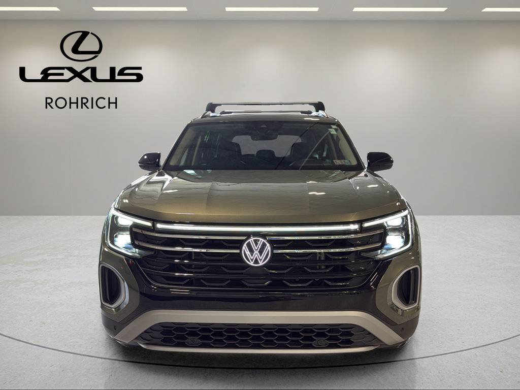Used 2024 Volkswagen Atlas Peak Edition SEL AWD/4WD image 2