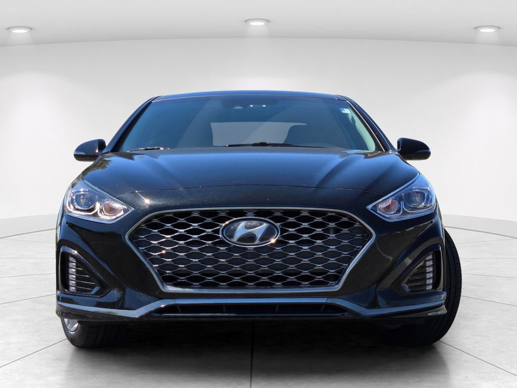 Used 2019 Hyundai Sonata Limited w/ Ultimate Package 04 FWD image 2