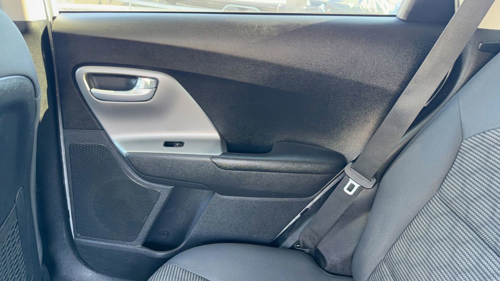 Used 2020 Kia Niro LX FWD image 30