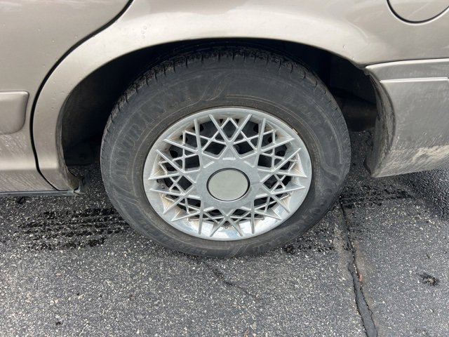 Used 2002 Mercury Grand Marquis GS image 6