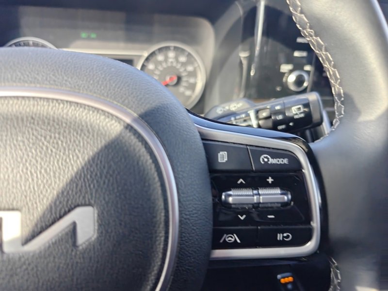 Used 2023 Kia Sorento S w/ Panoramic Sunroof Package image 12
