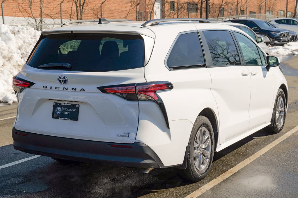 Used 2022 Toyota Sienna LE w/ LE Plus Package image 7