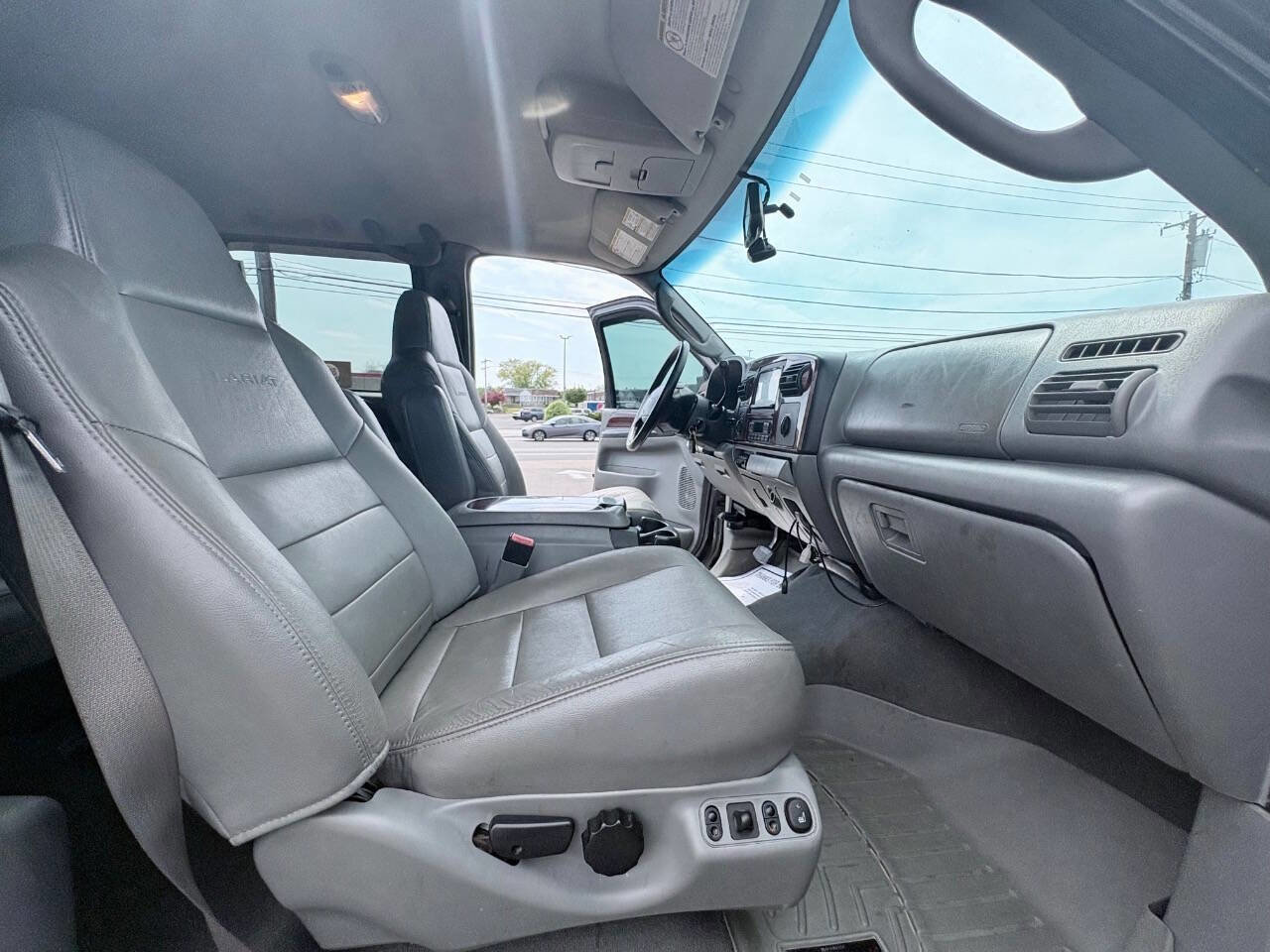 Used 2007 Ford F350 Lariat AWD/4WD image 31