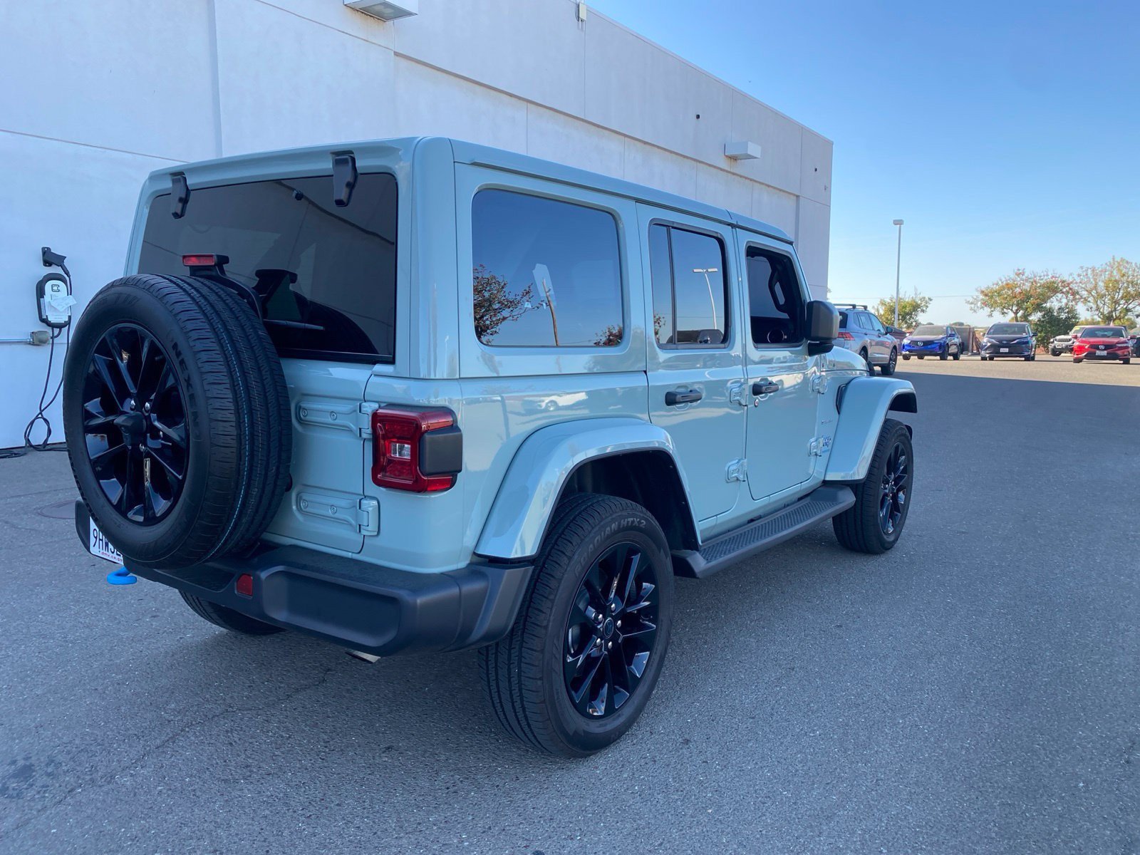 Used 2024 Jeep Wrangler Unlimited Sahara w/ Technology Group AWD/4WD image 5
