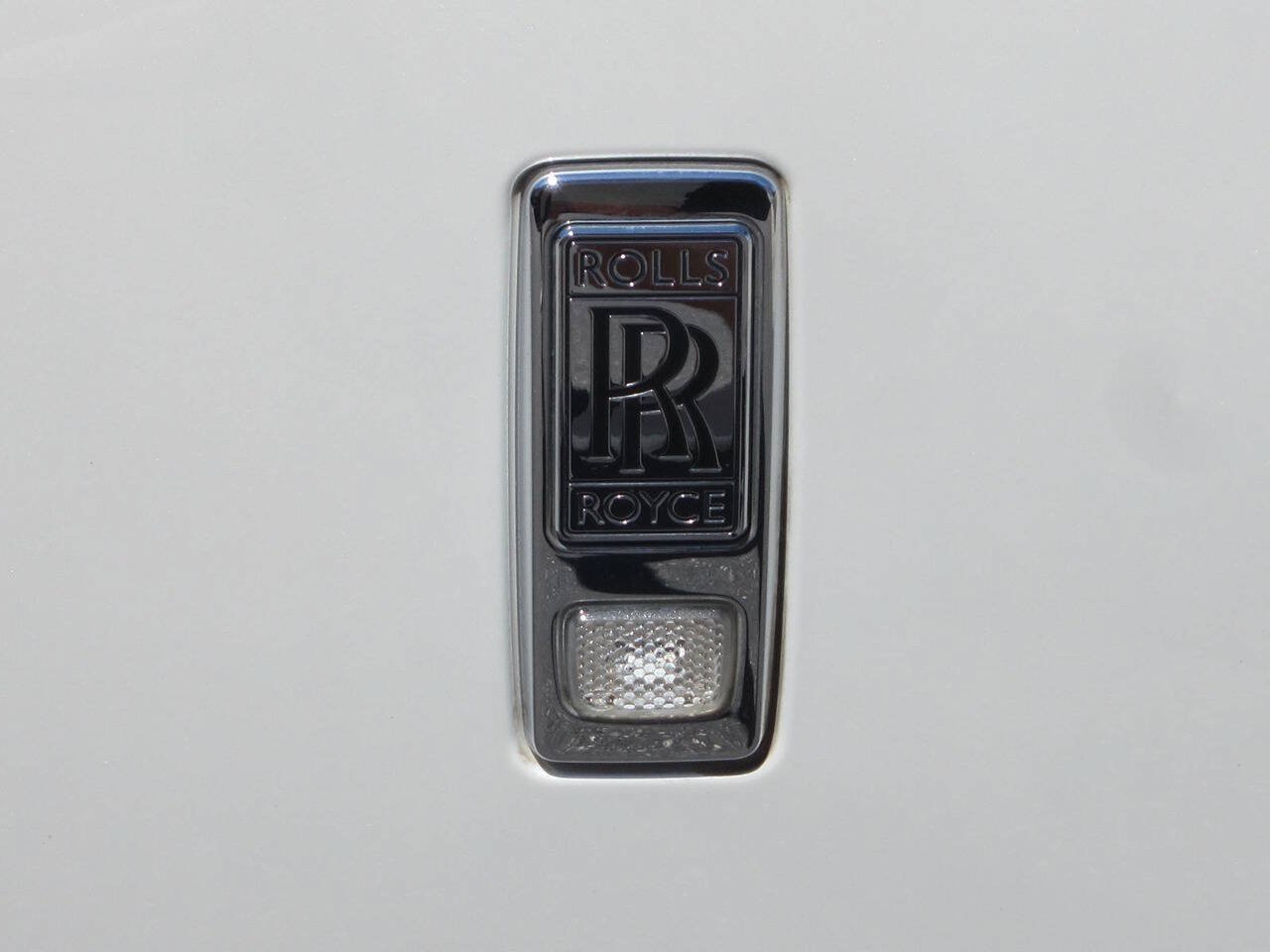 Used 2016 Rolls-Royce Dawn RWD image 38
