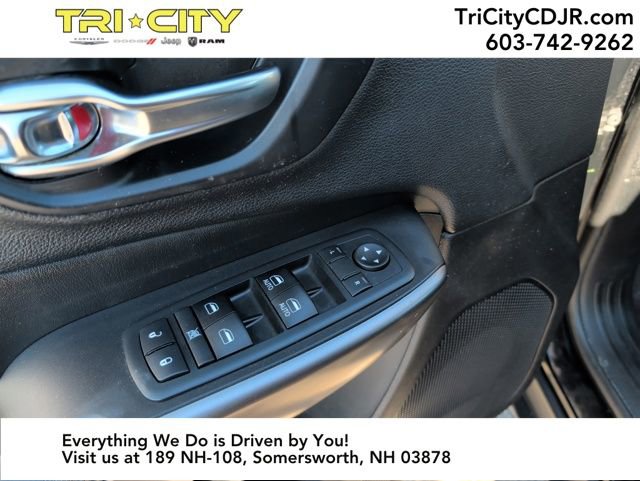 Used 2019 Jeep Cherokee Latitude Plus w/ Comfort/Convenience Group image 18