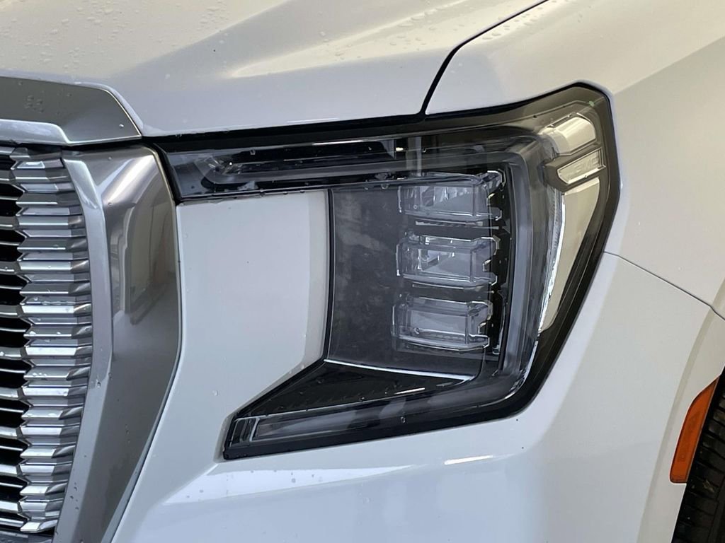 Used 2022 GMC Yukon Denali w/ Denali Premium Package image 15