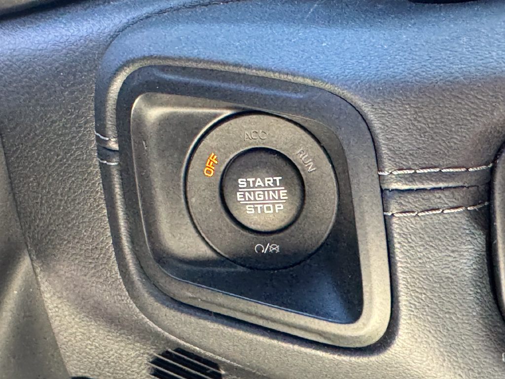 Used 2024 Jeep Wrangler Unlimited Sahara w/ Technology Group AWD/4WD image 18