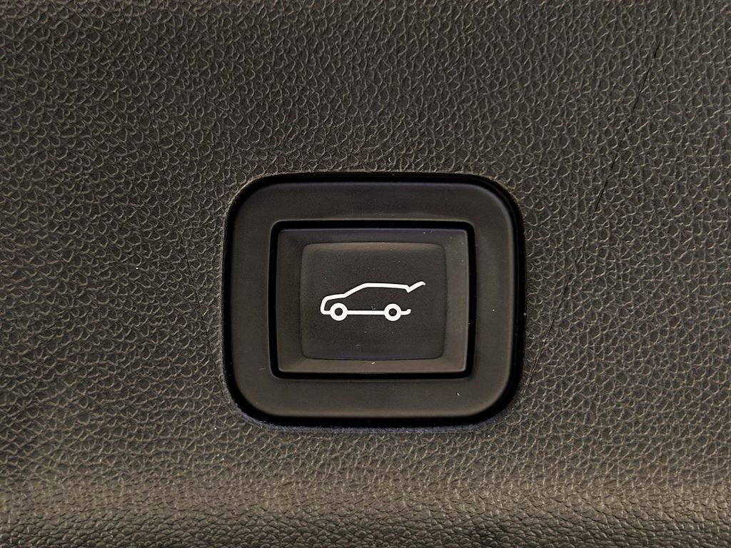 Used 2024 Chevrolet Suburban RST image 34