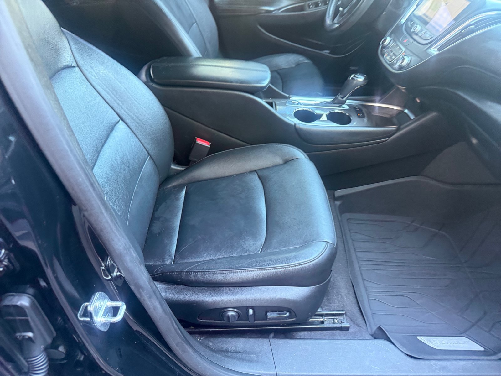 Used 2018 Chevrolet Malibu Hybrid w/ Leather Package FWD image 30