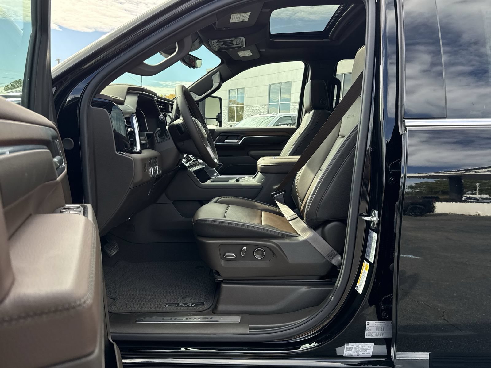 Used 2026 GMC Sierra 2500 Denali w/ Technology Package AWD/4WD image 16