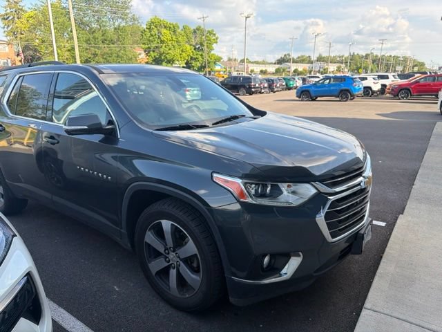 Used 2020 Chevrolet Traverse LT w/ LT Premium Package FWD image 3