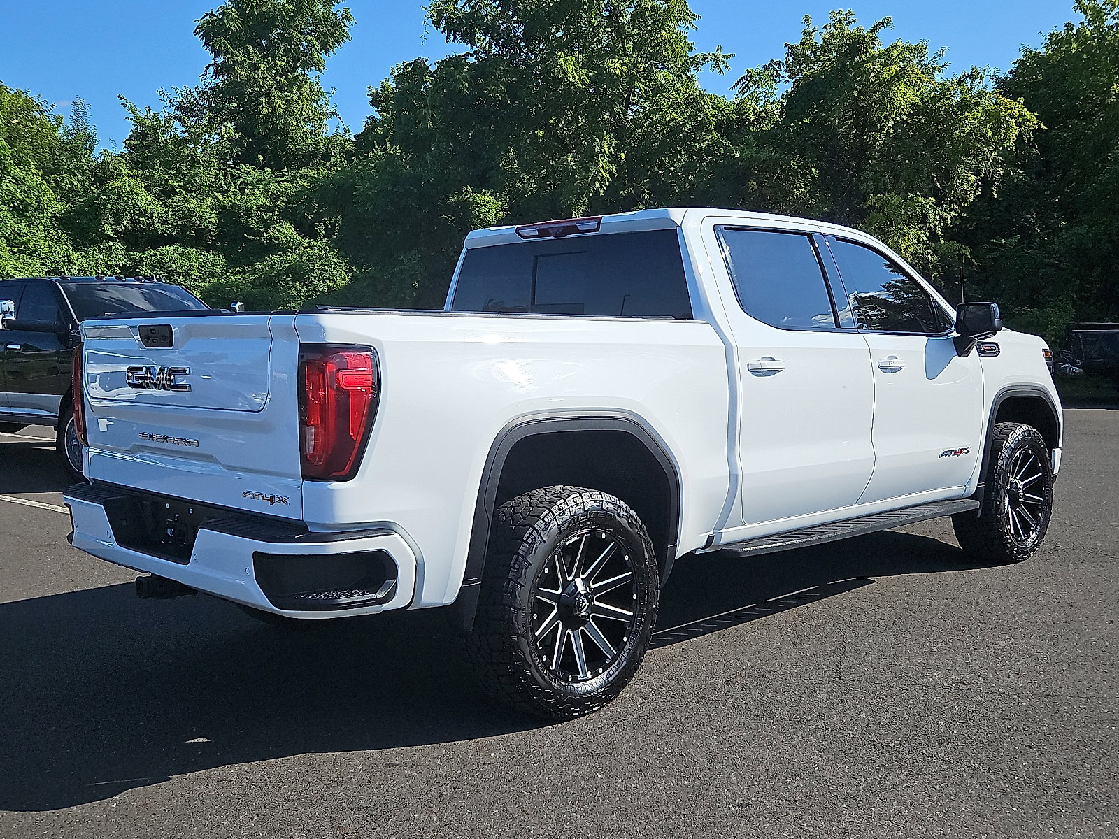 Used 2022 GMC Sierra 1500 AT4X image 6