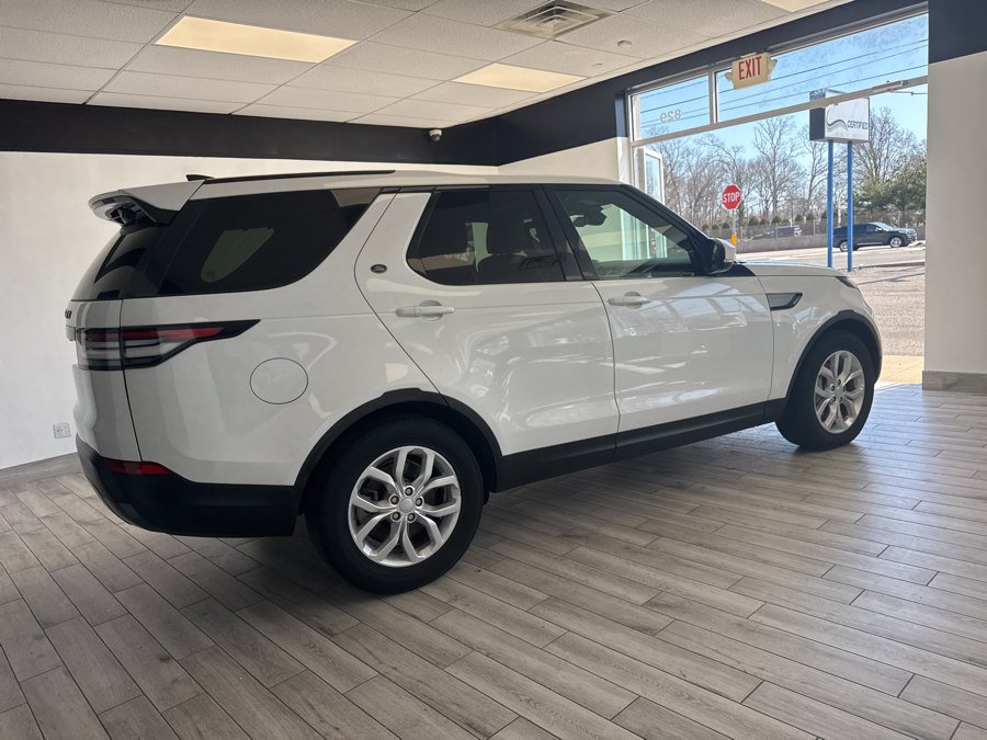 Used 2020 Land Rover Discovery SE AWD/4WD image 4
