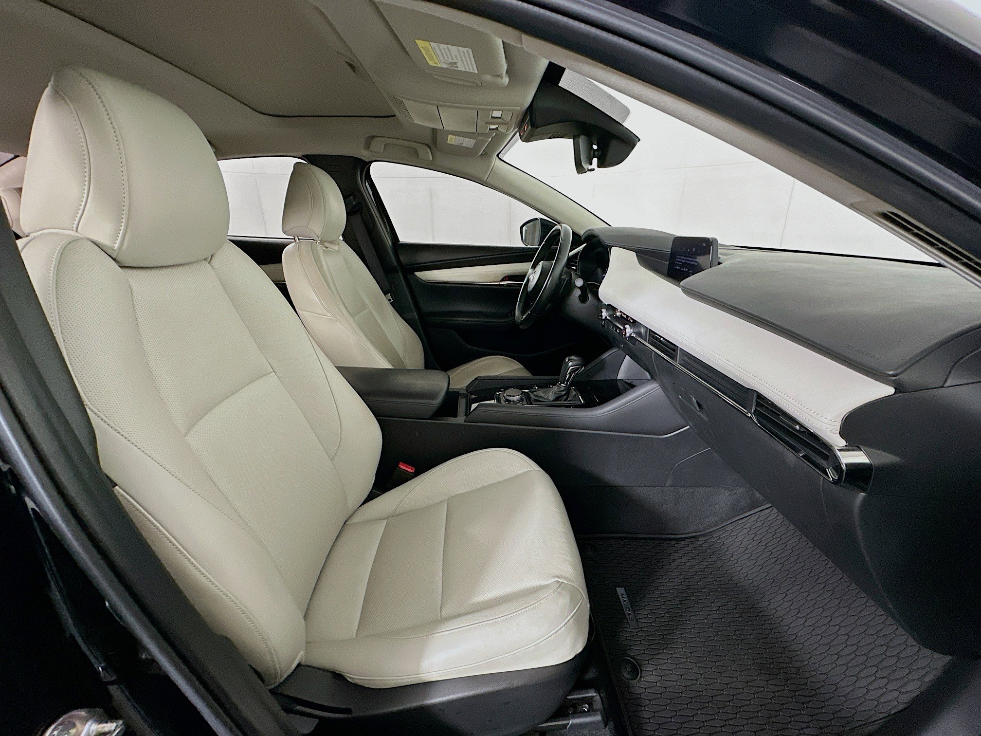 Used 2019 MAZDA MAZDA3 w/Premium Pkg image 30