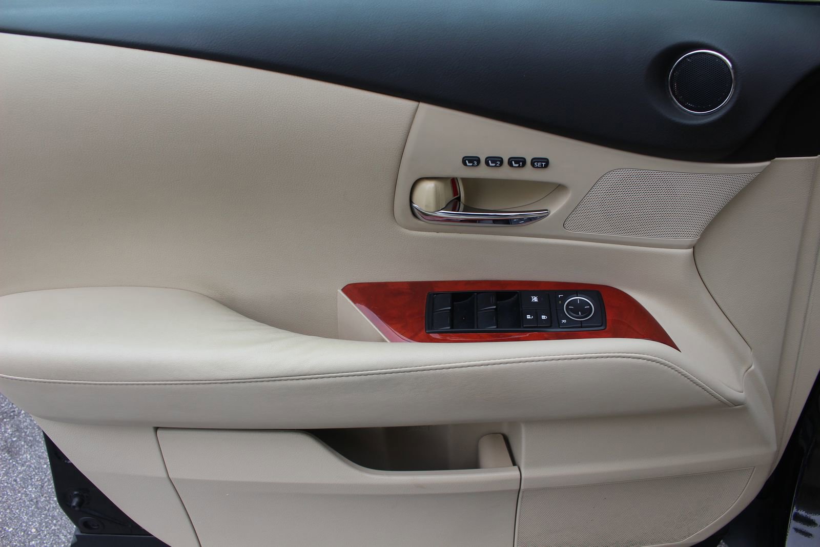 Used 2012 Lexus RX 350 FWD w/ Premium Pkg image 16