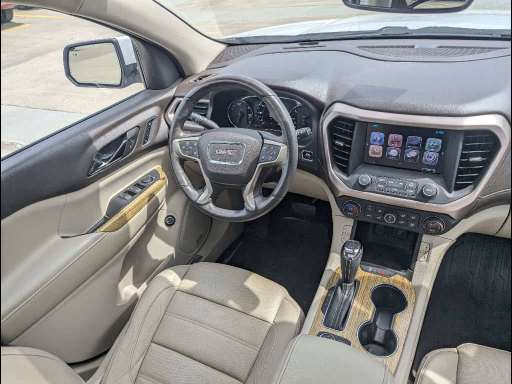 Used 2017 GMC Acadia Denali w/ Technology Package AWD/4WD image 28