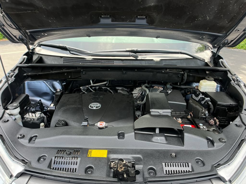 Used 2018 Toyota Highlander XLE AWD/4WD image 24