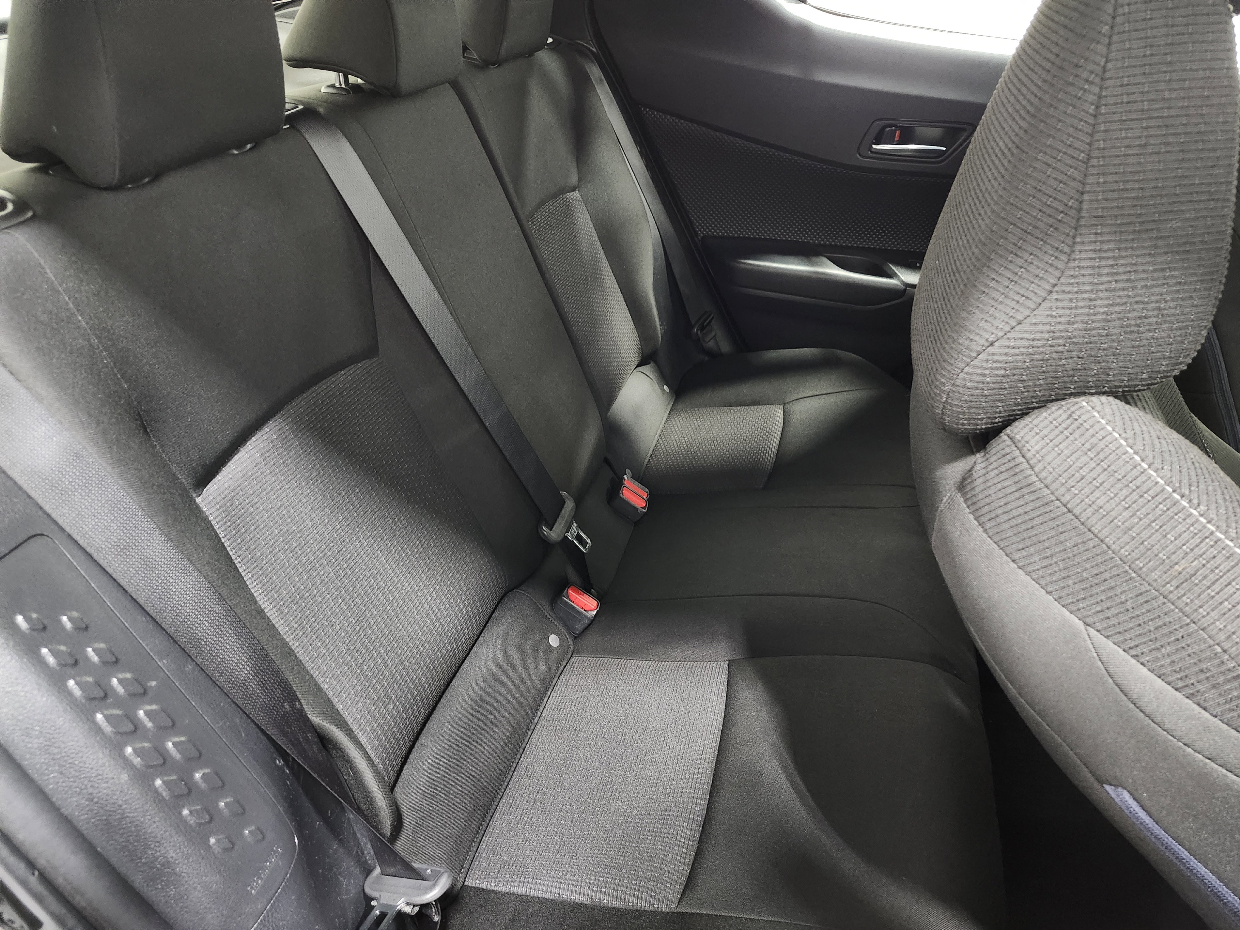 Used 2019 Toyota C-HR LE image 18