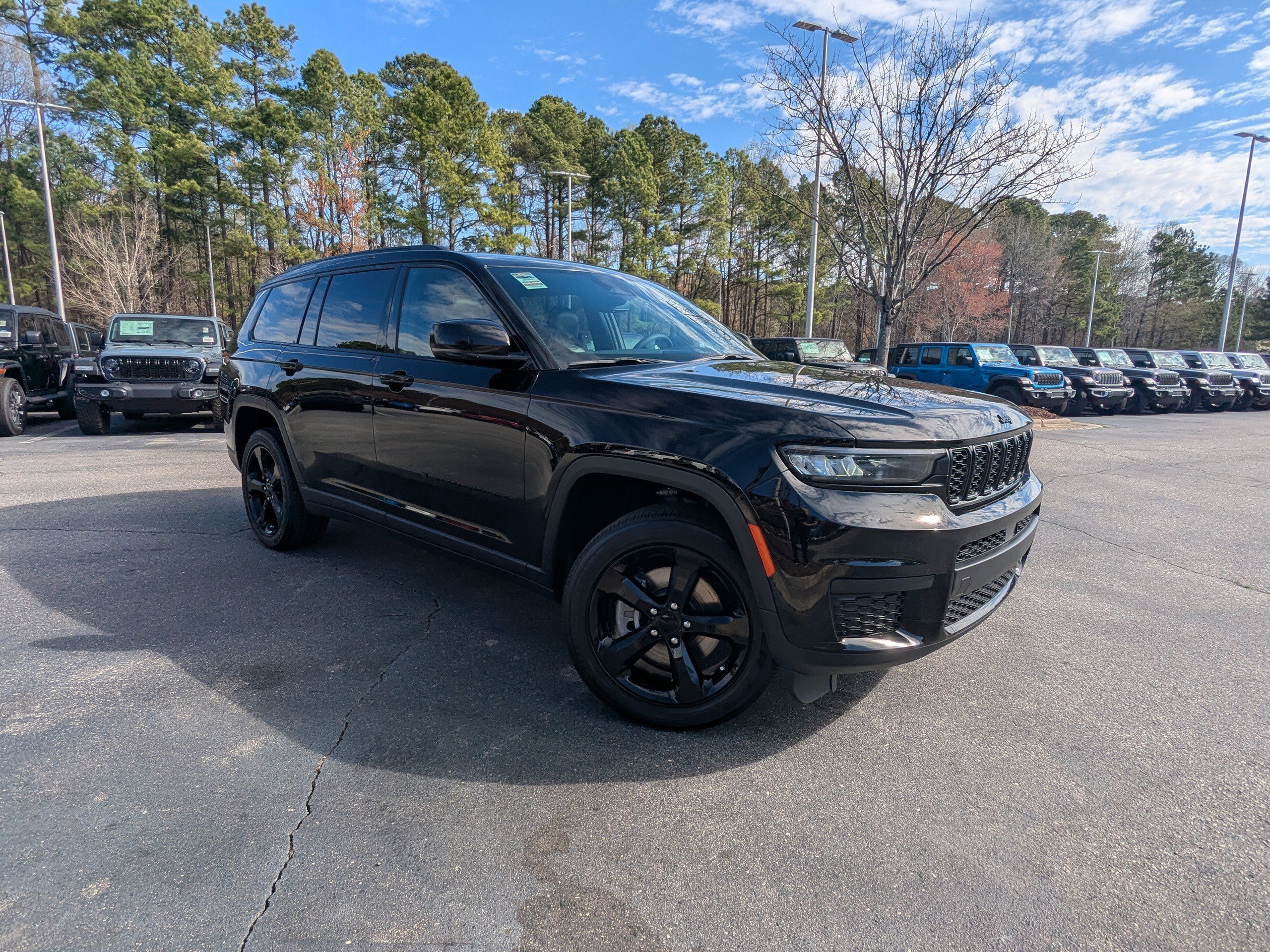 Certified 2023 Jeep Grand Cherokee L Laredo image 3