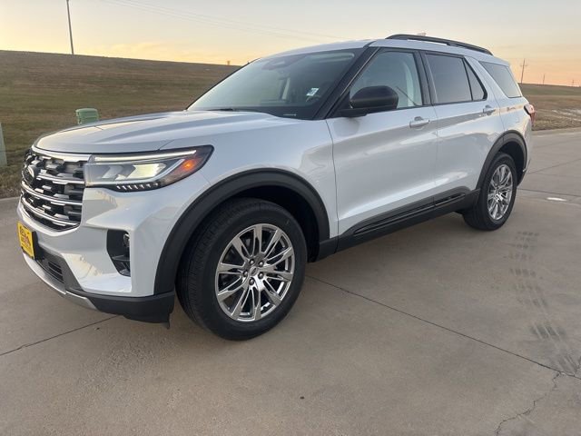 New 2026 Ford Explorer Active w/ Active Comfort Package image 7