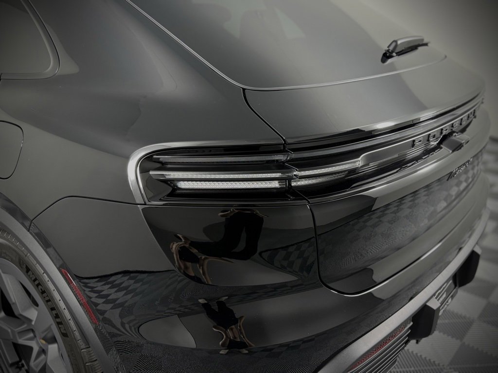 New 2025 Porsche Macan 4 Electric image 13